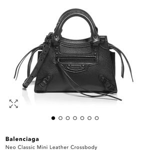 Balenciaga SS22 new season
Neo Classic Mini Crossbody pebbled leather